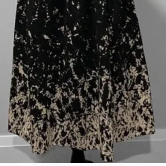 H&M Black Floral Print Full Skirt Size 4 - Picture 6 of 12